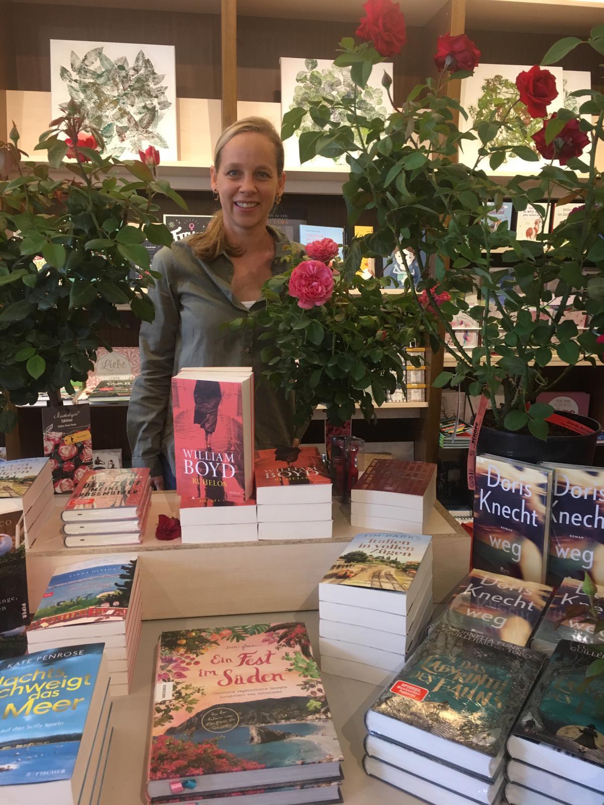 Rosenfest lässt Buchhandlung aufblühen Bild 2
