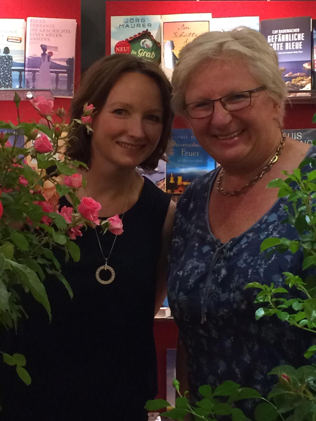 Rosenfest lässt Buchhandlung aufblühen Bild 6